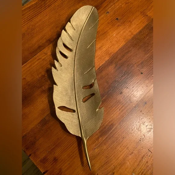 decorative gold metal feather🪶 - Picture 1 of 8